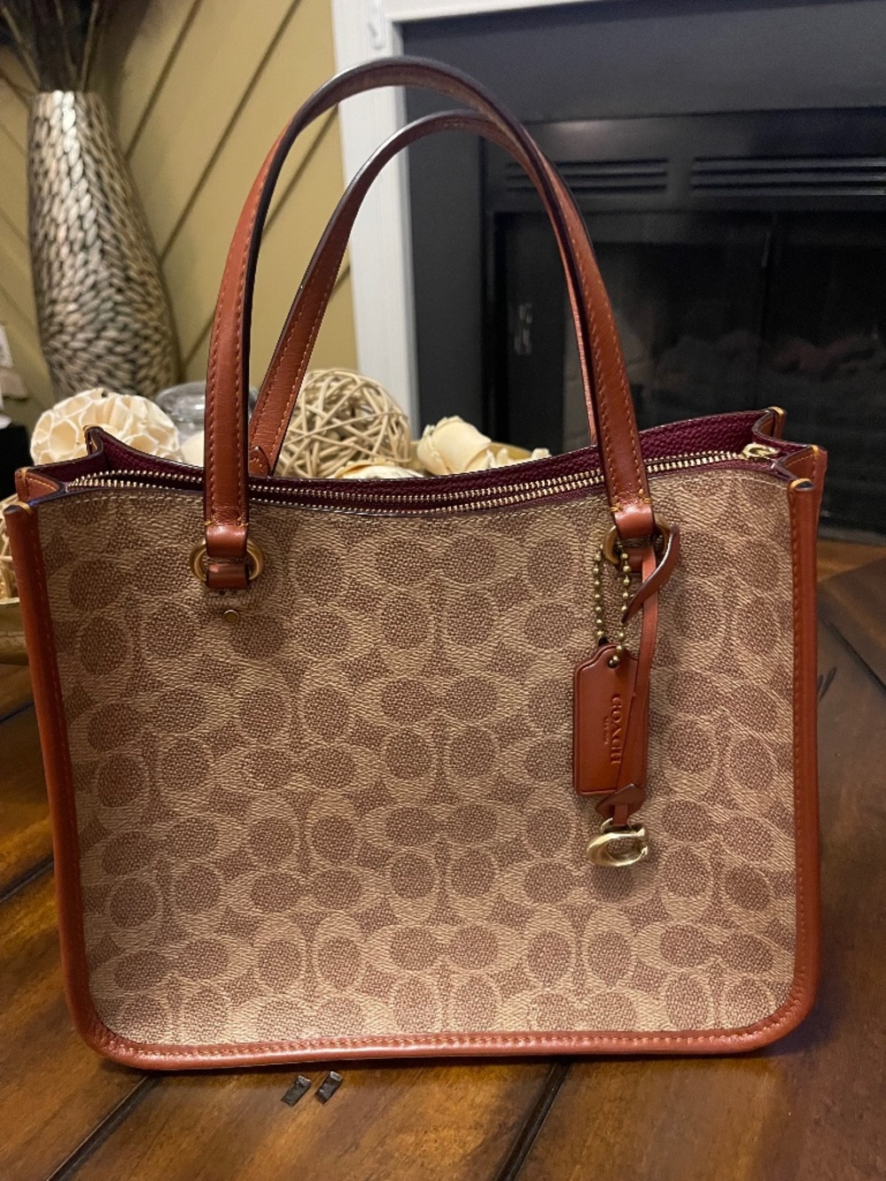Handbag - Picture 1 of 12